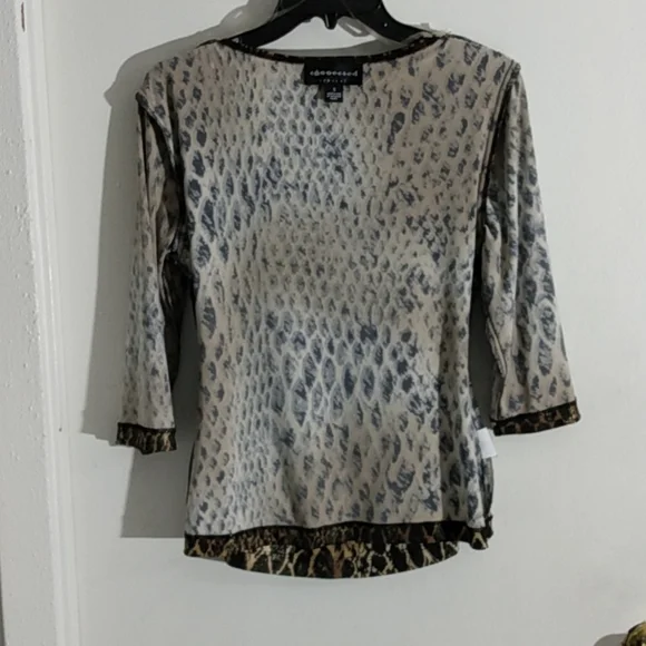 Ladies Connected Apparel Black/Gold Top Size Small - Picture 5 of 6